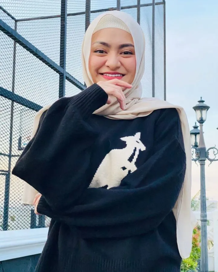 Hapus Tato hingga Hibahkan Baju Manggung, ini Perubahan Nathalie Holscher Pasca Jadi Mualaf 4
