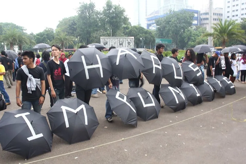 Aksi Damai Nggak Pernah Didengar, Giliran Rusuh Dinyinyirin. Memang Paling Bener Demo Masak~ 5