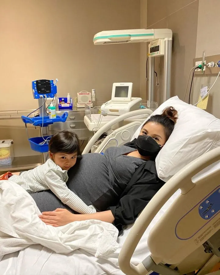 Chelsea Olivia & Glenn Alinskie Dikaruniai Anak Kedua, Intip Momen Bahagia Kelahiran Sang Bayi 12