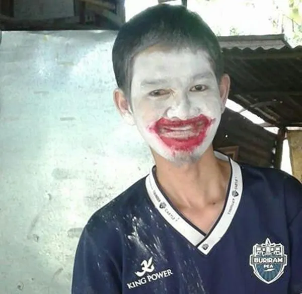 Kocaknya Kelakuan Cowok Saat Disuruh Pakai Skincare. Biar Mereka Tahu Rasanya Jadi Cewek! 17