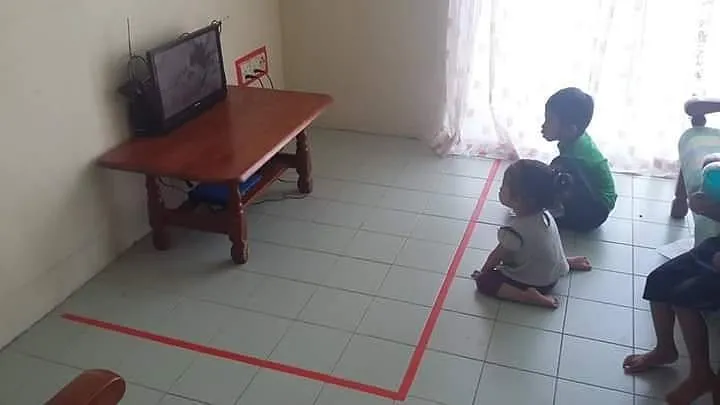 11 Siasat Kocak Emak Saat Mengasuh Anaknya. Demi Anak, Hal Seaneh ini Bakal Dilakukan 12