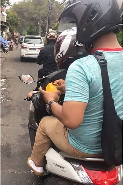 11 Potret Kocak Orang Saat Kelaparan. Bagaimanapun Situasinya, Urusan Perut Wajib Didahulukan! 12