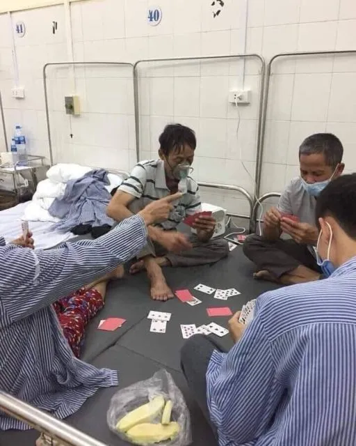 11 Kelakuan Kocak Bapak-Bapak Kalau Lagi Nongkrong Bareng. Kita Nggak Bakal Paham deh :( 17
