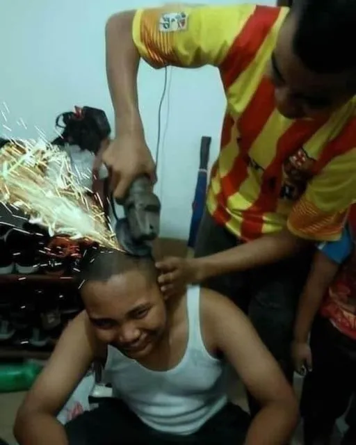 11 Kelakuan Kocak Bapak-Bapak Kalau Lagi Nongkrong Bareng. Kita Nggak Bakal Paham deh :( 21