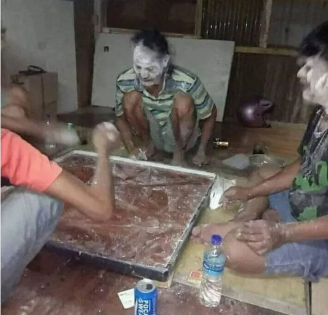 11 Kelakuan Kocak Bapak-Bapak Kalau Lagi Nongkrong Bareng. Kita Nggak Bakal Paham deh :( 13