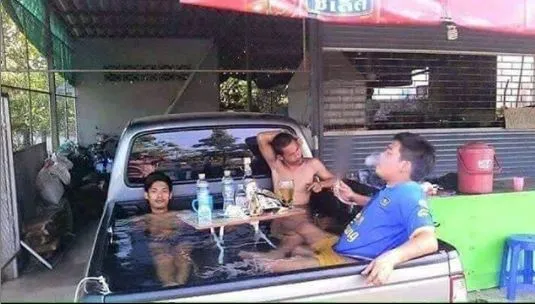 11 Kelakuan Kocak Bapak-Bapak Kalau Lagi Nongkrong Bareng. Kita Nggak Bakal Paham deh :( 14