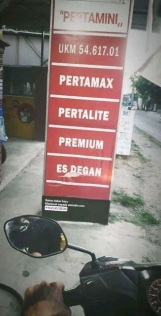 Gagal Paham sama 11 Tulisan Lapak Bensin Eceran ini. Sengaja Dipelesetin biar Kocak atau Gimana sih? 15