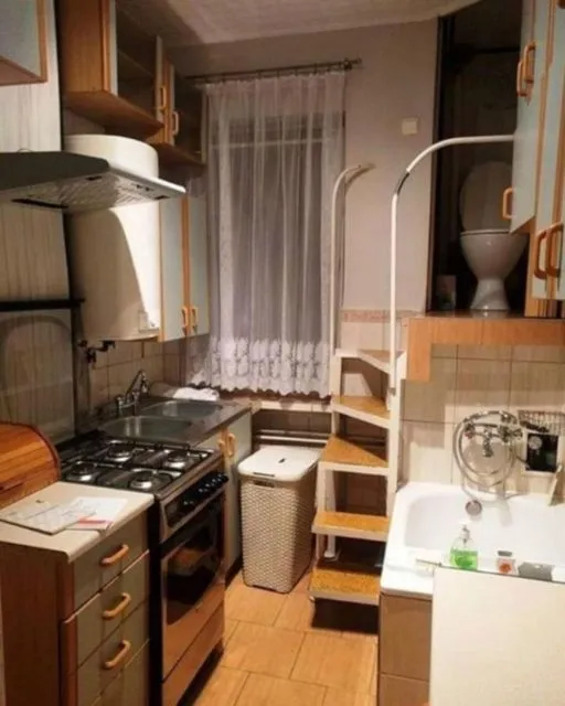 11 Desain Dapur yang Bikin Ngakak, Saking Nyelenehnya. Chef Juna Pasti Migren Melihat ini :( 14