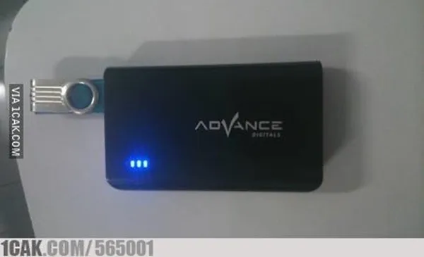 11 Kelakuan Absurd Orang Saat Gunakan Alat-Alat Elektronik. Jangan Asal Colok Gitu dong, ah~ 22