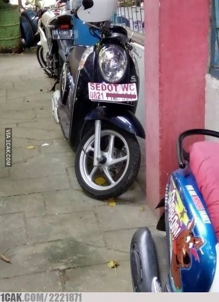 Beginilah Jadinya Kalau Pamflet Iklan Sedot WC Ditempelin Nggak pada Tempatnya. Kacau Bener! 18