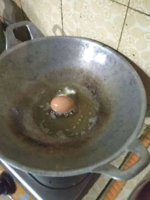 Begini Jadinya Kalau Bapak-bapak Disuruh Masak Sendiri oleh Istrinya. Kelakuan Kocaknya Muncul deh~ 13