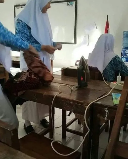 11 Cara Kocak Orang Indonesia Mengeringkan Segala Hal. Nggak Perlu Repot Beli Hairdryer Segala~ 12