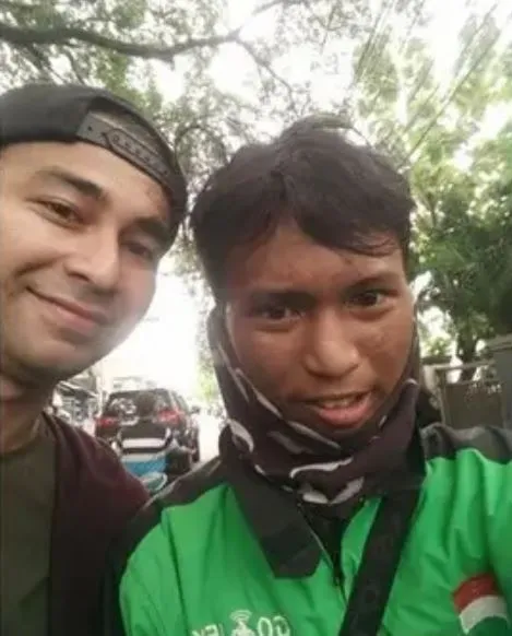12 Potret Driver Ojol Saat Dapat Orderan dari Artis. Kejutan Kecil Begini Aja Bikin Semringah, ya! 16