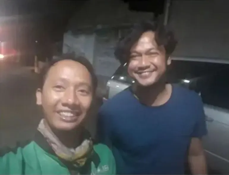 12 Potret Driver Ojol Saat Dapat Orderan dari Artis. Kejutan Kecil Begini Aja Bikin Semringah, ya! 14