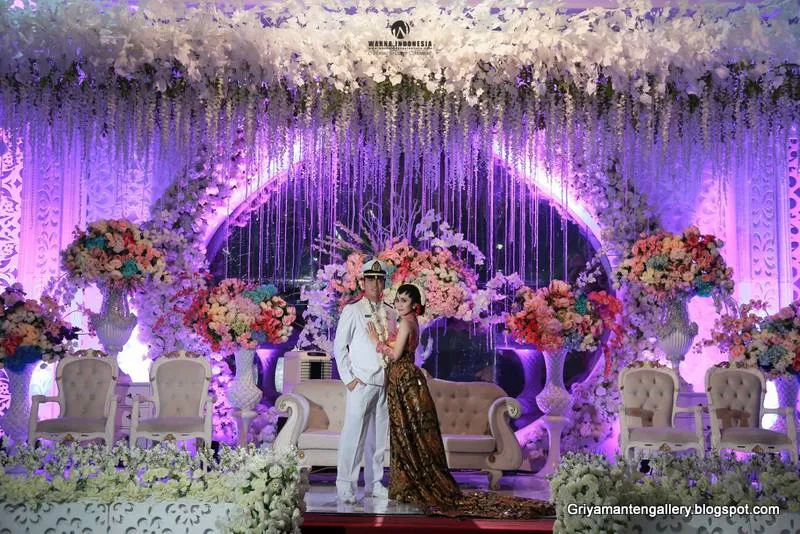 8 Ide Dekorasi Pelaminan Nuansa Ungu. Manis, Elegan dan Banyak Banget Penggemarnya! 15