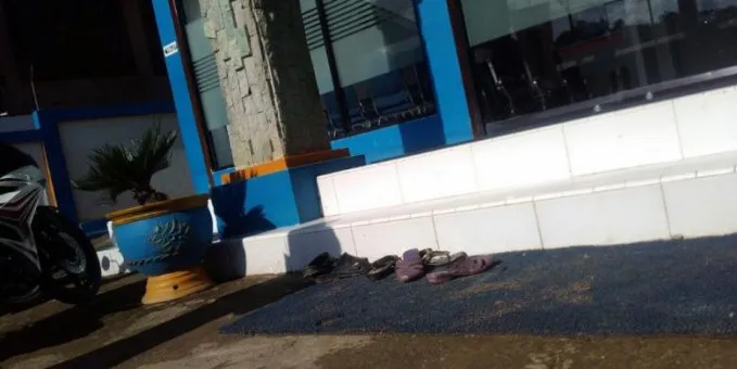 Potret Kelakuan Lugu Orang Indonesia. Bukti Masyarakat Kita itu Kelewat Sopan~ 18