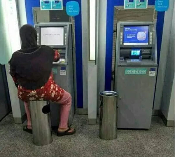 Potret Kelakuan Lugu Orang Indonesia. Bukti Masyarakat Kita itu Kelewat Sopan~ 19