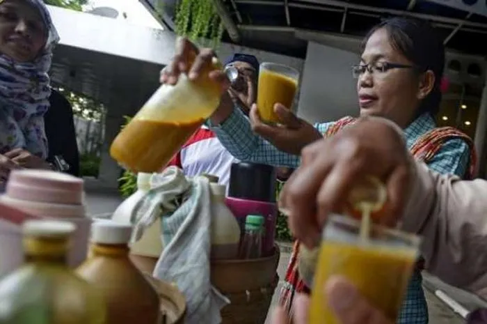 6 Manfaat Jamu Beras Kencur yang Sering Dibeliin Emak. Tenggorokan Hangat, Rasanya pun Enak 12
