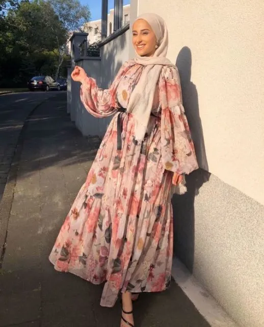 9 Referensi Motif Gamis Buatmu yang Suka Tampil Feminin; Nggak Melulu Bunga-Bunga! 18