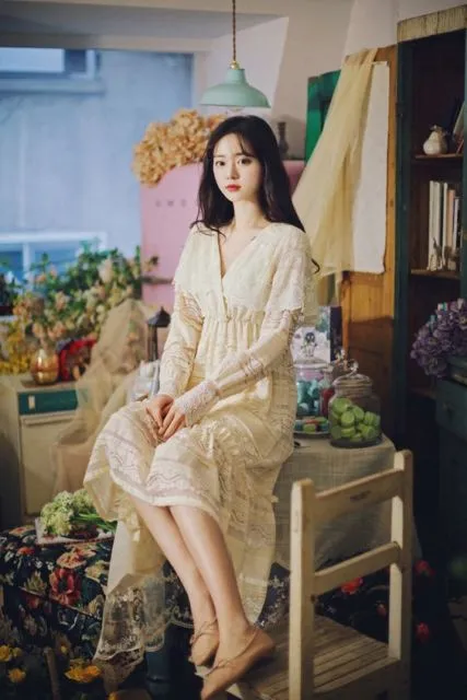 9 Model Dress Korea yang Bisa Jadi Referensi Buat Jadi Kebaya Modern. Anggun dan Manis! 13