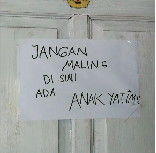 10 Peringatan yang Lahir dari Pikiran Jenius. Memperingatkan Orang itu juga Ada Seninya! 19