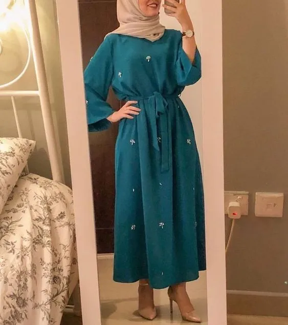9 Referensi Motif Gamis Buatmu yang Suka Tampil Feminin; Nggak Melulu Bunga-Bunga! 13