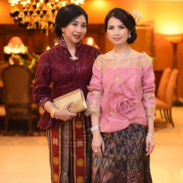 5 Potret Perempuan Berpengaruh di Indonesia Saat Berkebaya. Elegan, Manis dan Memesona! 6