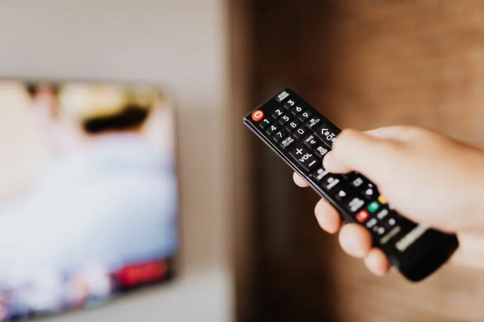 4 Alasan Kenapa Emak-Emak Suka Nonton Sinetron, Meski Ceritanya Sering Nggak Masuk Akal 5