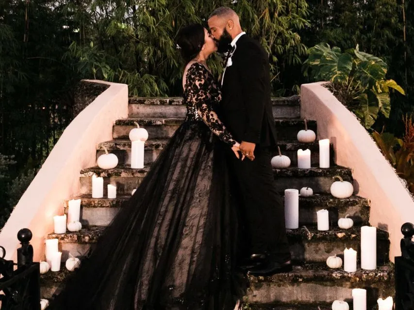 8 Ide Unik Foto Pasangan Pengantin Tema Halloween. Super Nyentrik, tapi Nggak Gitu Seram kok~ 14