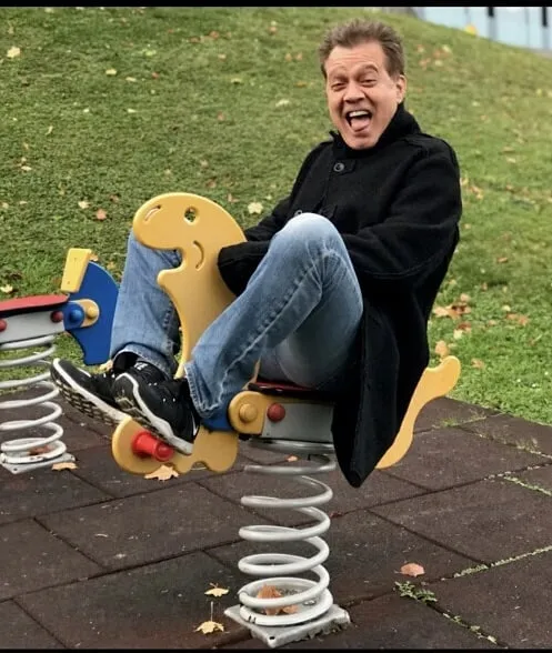 Gitaris Eddie Van Halen yang Meninggal Dunia Ternyata Keturunan Indonesia, Berikut 5 Faktanya 8