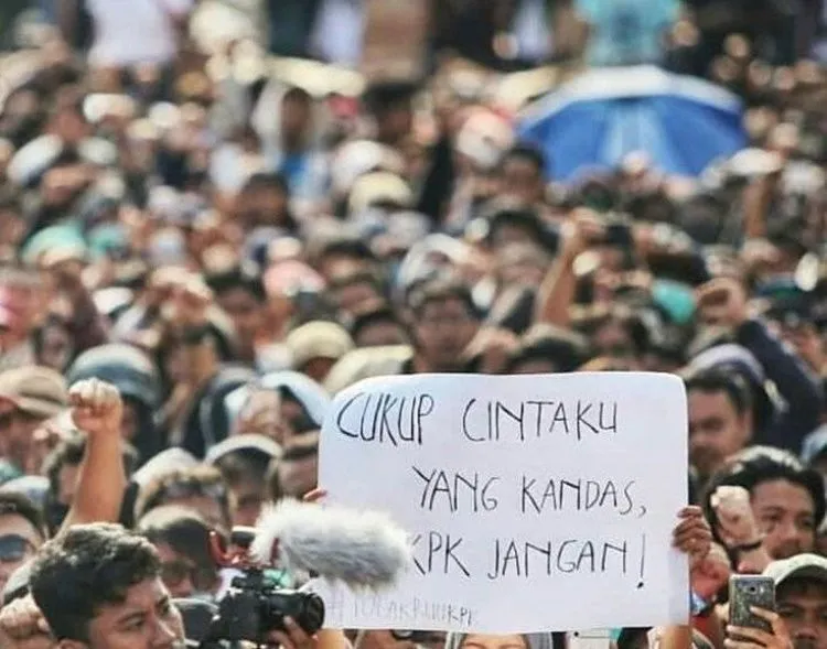 Kamu Pernah Gabut Saat Ikut Demonstrasi? Coba Lakukan 5 Hal ini Aja, biar Lebih Berguna~ 7