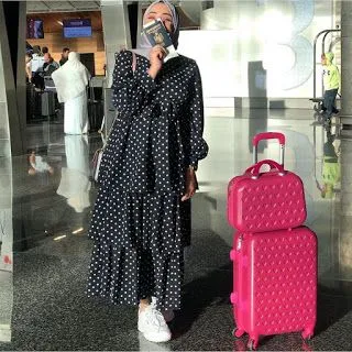 9 Referensi Motif Gamis Buatmu yang Suka Tampil Feminin; Nggak Melulu Bunga-Bunga! 12