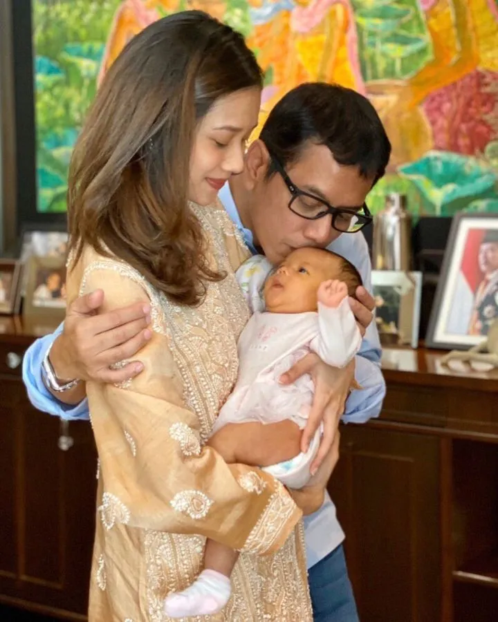 Perdana Tunjukkan Wajah Anaknya, Bayi Gista Putri dan Wishnutama Dibilang Lebih Mirip sang Ayah 4