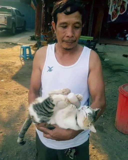 11 Foto ini Buktikan Bahwa Suami itu Perlu Banget Dijaga dan Diawasi. Jadi Istri Berat, ya :( 12
