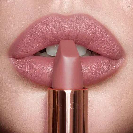 Buat Pemula, Ini Nih Warna Lipstik yang Direkomendasikan Biar Tampil Cantik Natural 9
