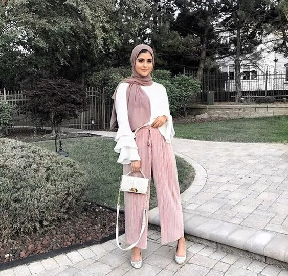 8 Potret Hijabers dengan Kulot Bertali; Simpel, Elegan tapi Tetap Memesona 14