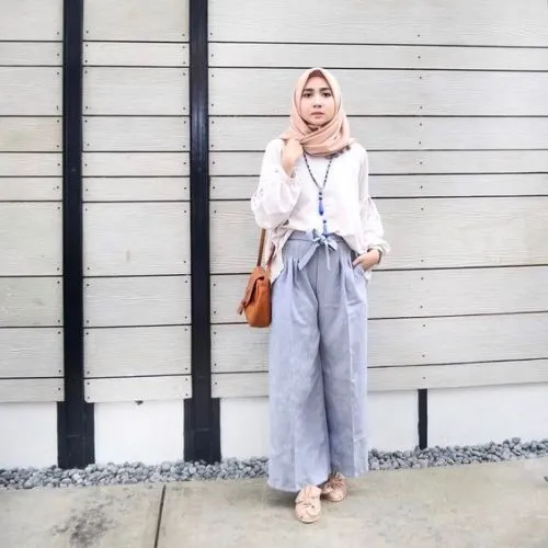 8 Potret Hijabers dengan Kulot Bertali; Simpel, Elegan tapi Tetap Memesona 16