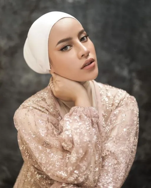 11 Ide Maternity Photoshoot ala Aghnia Punjabi. Hamil Besar, Kecantikannya Makin Bersinar~ 13