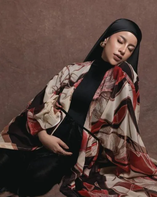 11 Ide Maternity Photoshoot ala Aghnia Punjabi. Hamil Besar, Kecantikannya Makin Bersinar~ 17