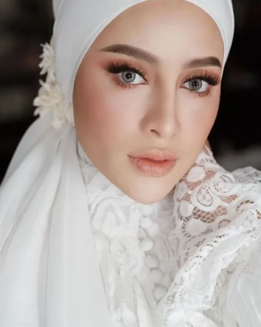 11 Ide Maternity Photoshoot ala Aghnia Punjabi. Hamil Besar, Kecantikannya Makin Bersinar~ 22