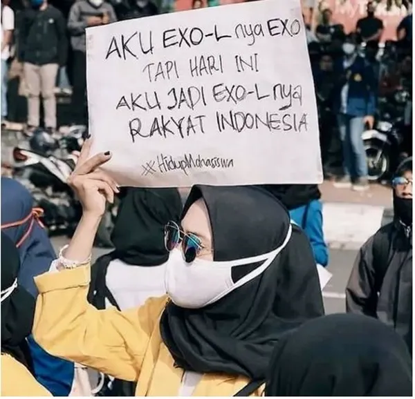 10 Potret Demo ini Bukti bahwa K-Popers juga Peduli Nasib Bangsa. Aksi Dulu, Drakor Nanti Lagi~ 18