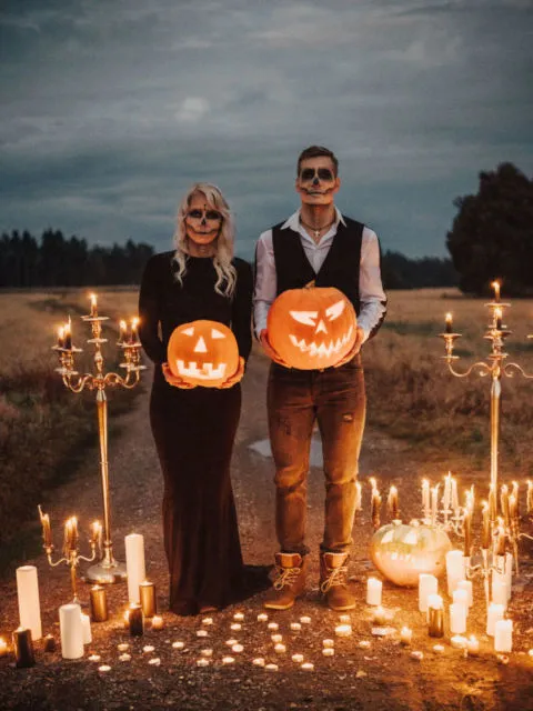 8 Ide Unik Foto Pasangan Pengantin Tema Halloween. Super Nyentrik, tapi Nggak Gitu Seram kok~ 10