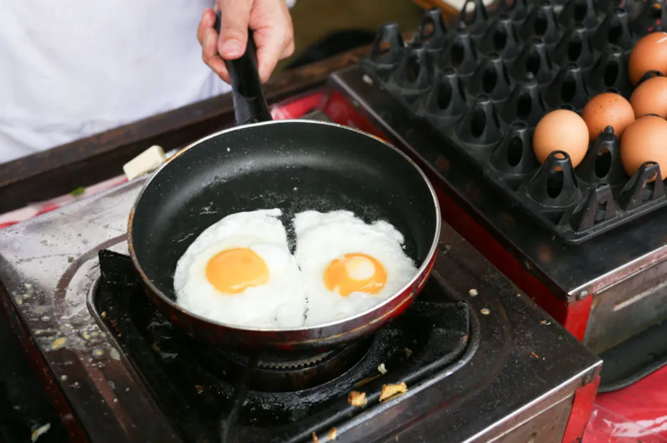 Telur Mata Sapi yang Setengah Matang Bisa Sempurna Bentuknya dengan 7 Trik ini. Oo, Begini? 11