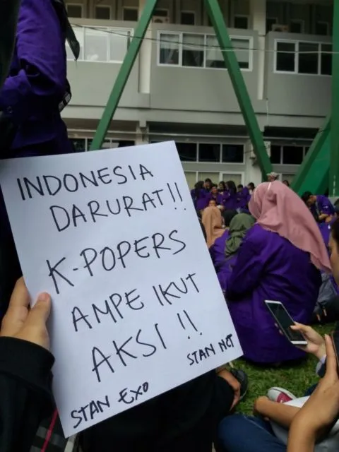 10 Potret Demo ini Bukti bahwa K-Popers juga Peduli Nasib Bangsa. Aksi Dulu, Drakor Nanti Lagi~ 17