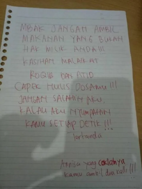 Kerasnya Kehidupan Kos Cewek Tergambar dalam 11 Tempelan Dinding ini. Senggol Bacok! 12