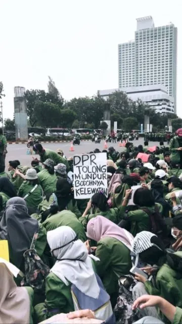 13 Meme yang Tepat untuk Wakili Penderitaan Rakyat Indonesia. Punya Pemerintah Gini Amat, ya :( 18