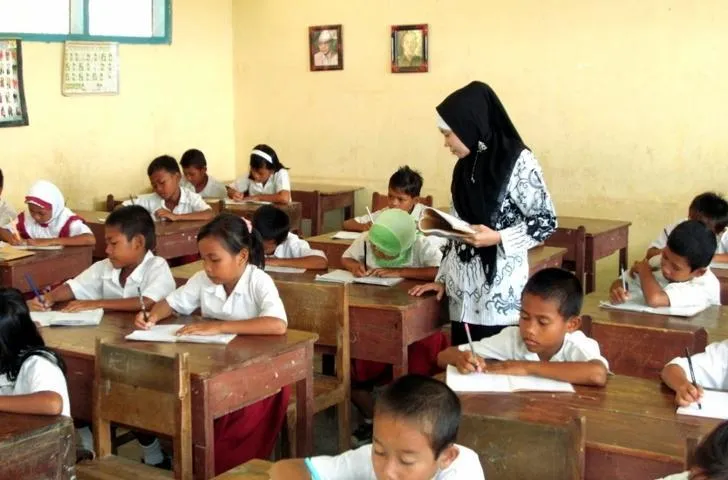Guru Honorer Merapat! Pemerintah Berikan Bantuan Subsidi Upah Rp2,4 Juta, ini Cara Daftarnya! 6