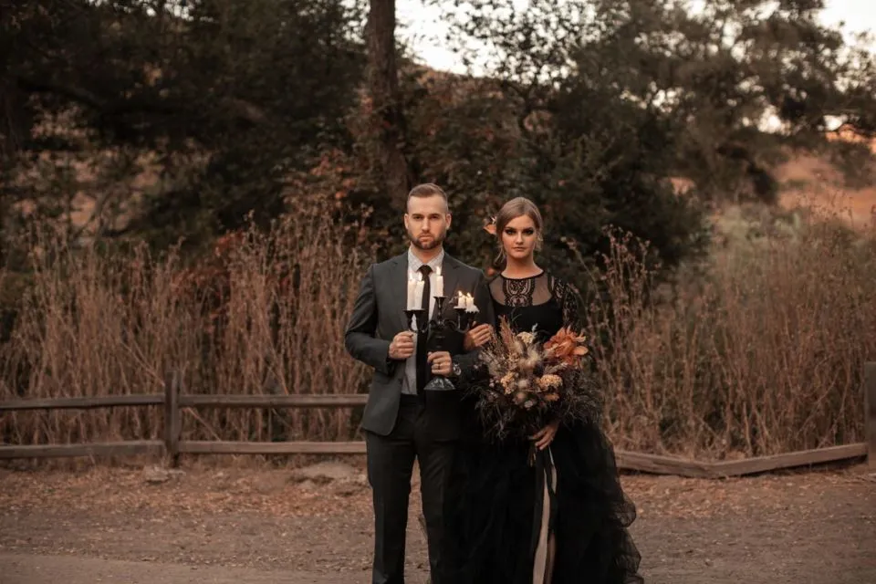 8 Ide Unik Foto Pasangan Pengantin Tema Halloween. Super Nyentrik, tapi Nggak Gitu Seram kok~ 11