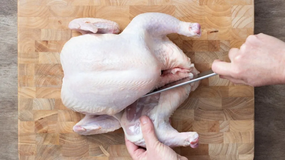 8 Trik Memasak Daging Ayam yang Bebas Bercak Darah. Matangnya Merata dan Nggak Bikin Muntah 9