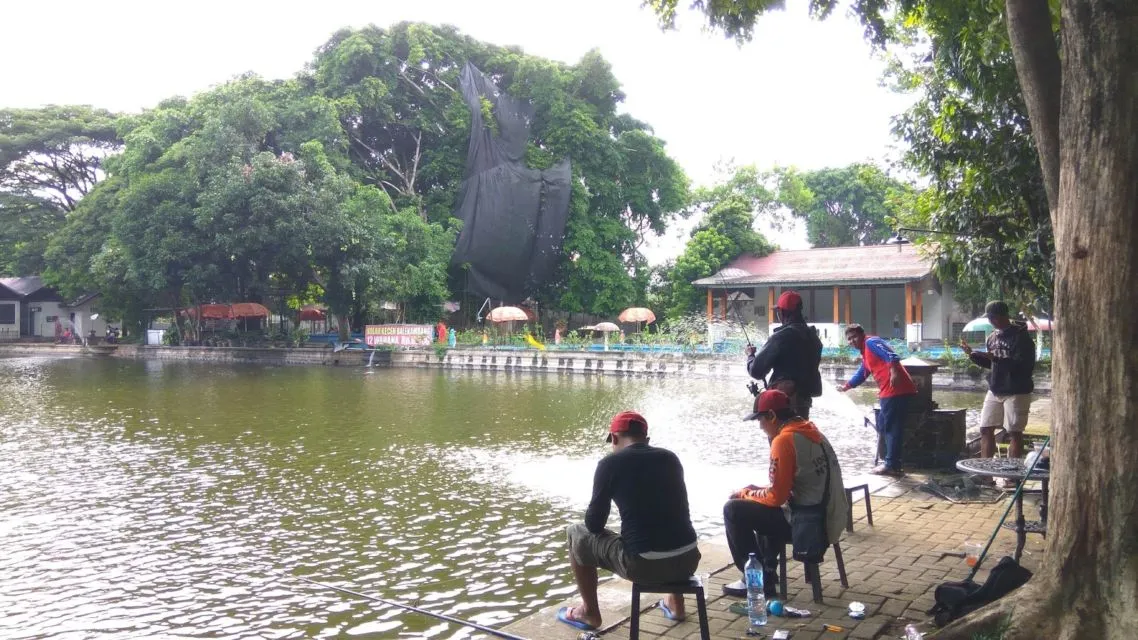 5 Hobi Bapak-Bapak yang Bikin Mereka Lupa Waktu. Sumber Kemurkaan Ibu-Ibu nih, Pak! 7